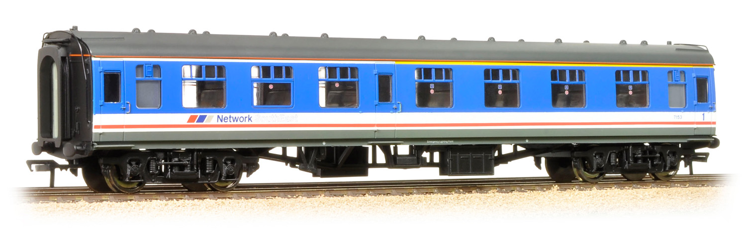 Bachmann 39-131 BR Mk1 CK 7153 Image