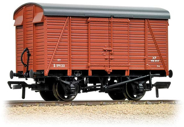 Bachmann 38-082B Southern Railway 12T 2+2 Planked Ventilated Van British Railways Bauxite S65148 Image