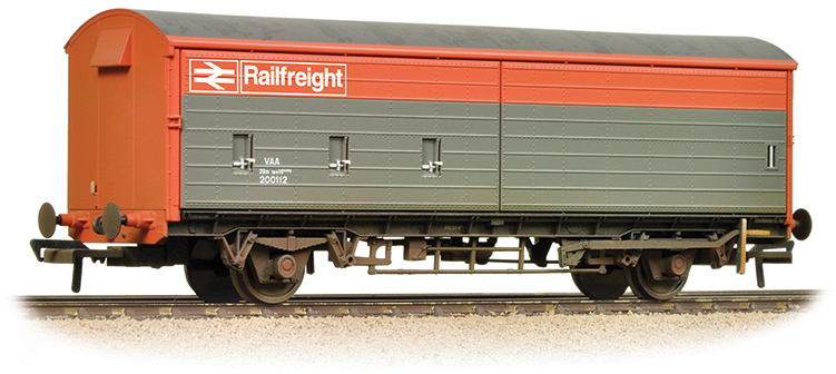 Bachmann 38-120 British Rail VAA/VBA/VCA/VDA 'Vanfit' Van British Rail Railfreight Grey & Red 200116 Image