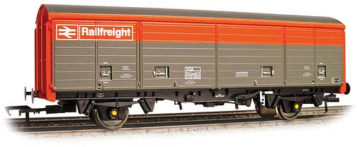 Bachmann 38-140 British Rail VAA/VBA/VCA/VDA 'Vanfit' Van British Rail Railfreight Grey & Red 210830 Image