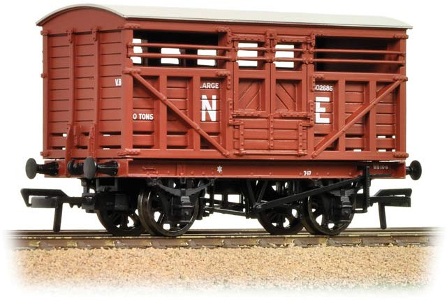 Bachmann 37-706 London, Midland & Scottish Railway Cattle Van London & North Eastern Railway Bauxite 602686 Image