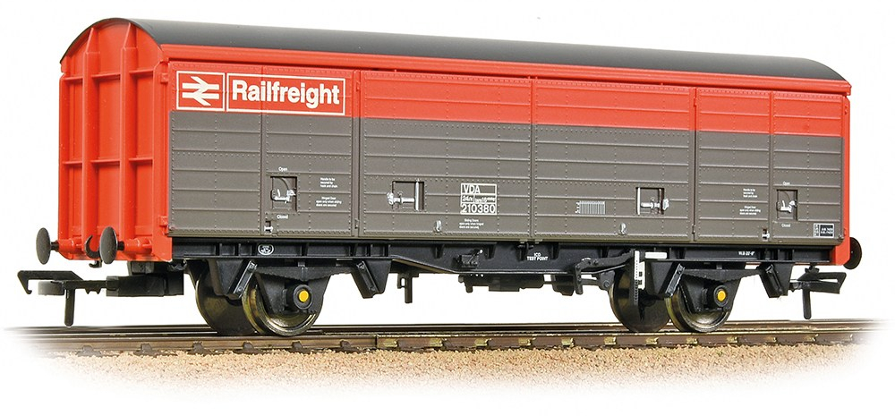 Bachmann 38-144A British Rail VAA/VBA/VCA/VDA 'Vanfit' Van British Rail Railfreight Grey & Red 210380 Image