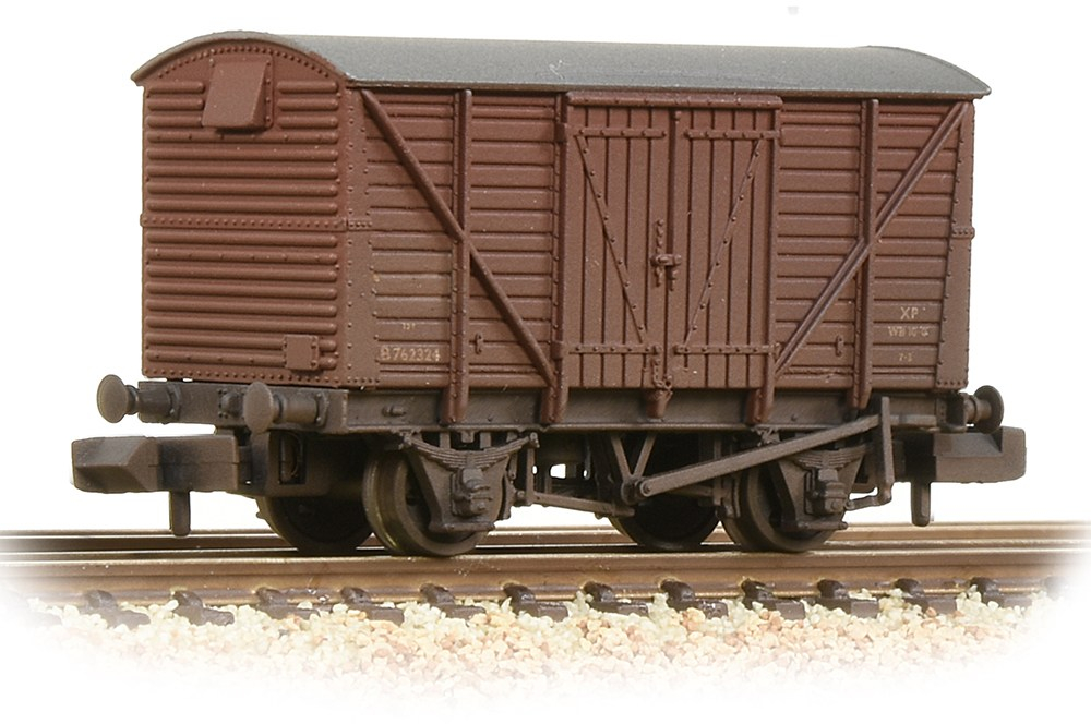 Graham Farish 373-701C Ventilated Van British Railways B762324 Image