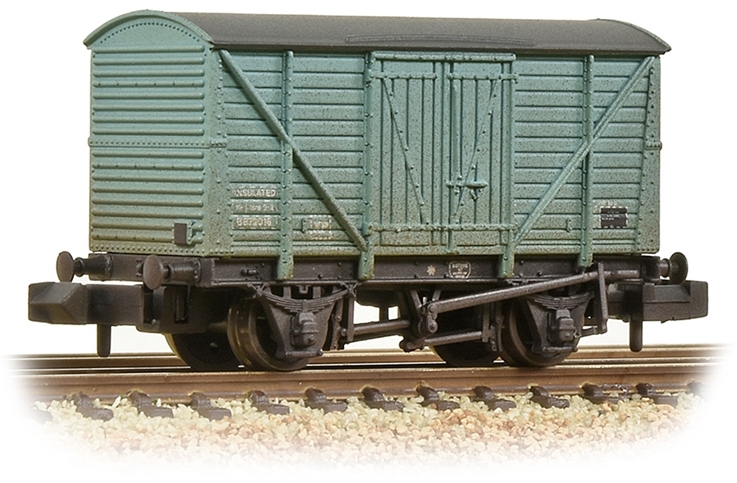 Graham Farish 373-727B Insulated Van British Railways Image