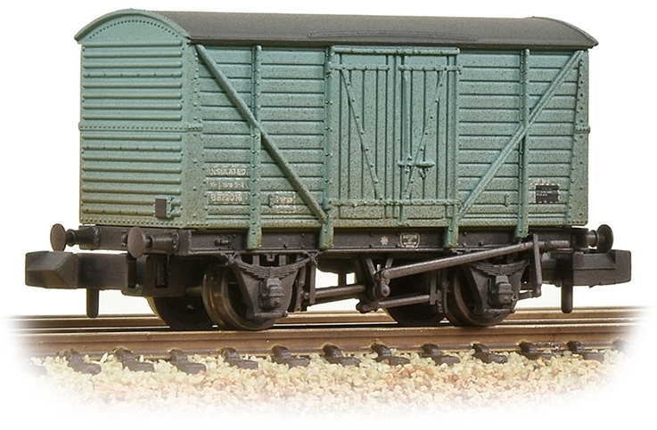 Graham Farish 373-727B Insulated Van British Railways B872061 Image