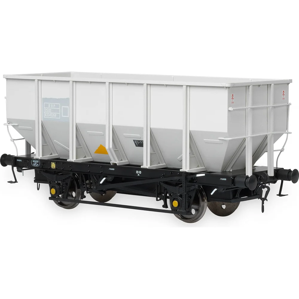 right-front-three-quarter-view by Accurascale