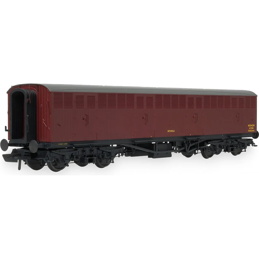 left-rear-three-quarter-view by Accurascale