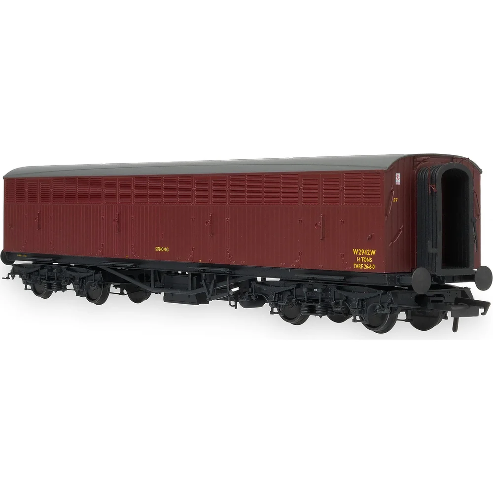 right-rear-three-quarter-view by Accurascale