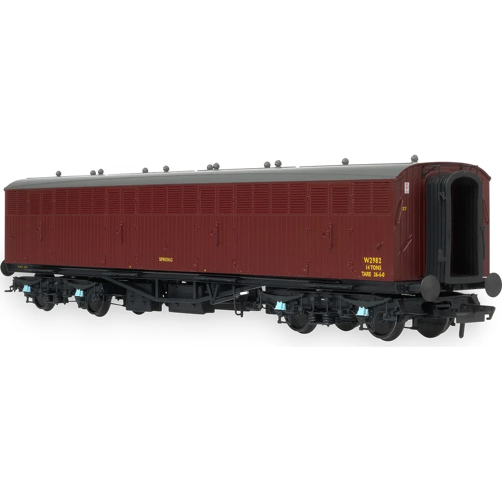 right-rear-three-quarter-view by Accurascale