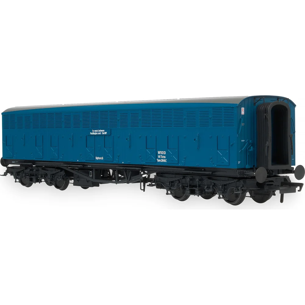 right-rear-three-quarter-view by Accurascale