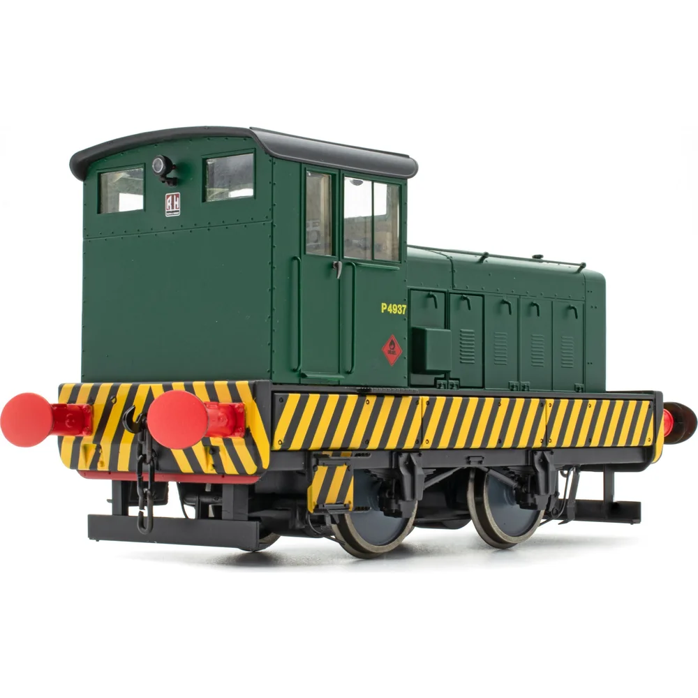 left-rear-three-quarter-view by Accurascale