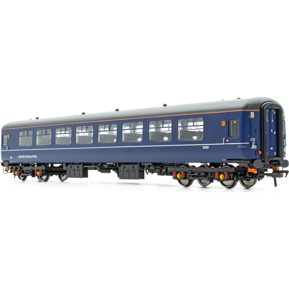 right-front-three-quarter-view by Accurascale