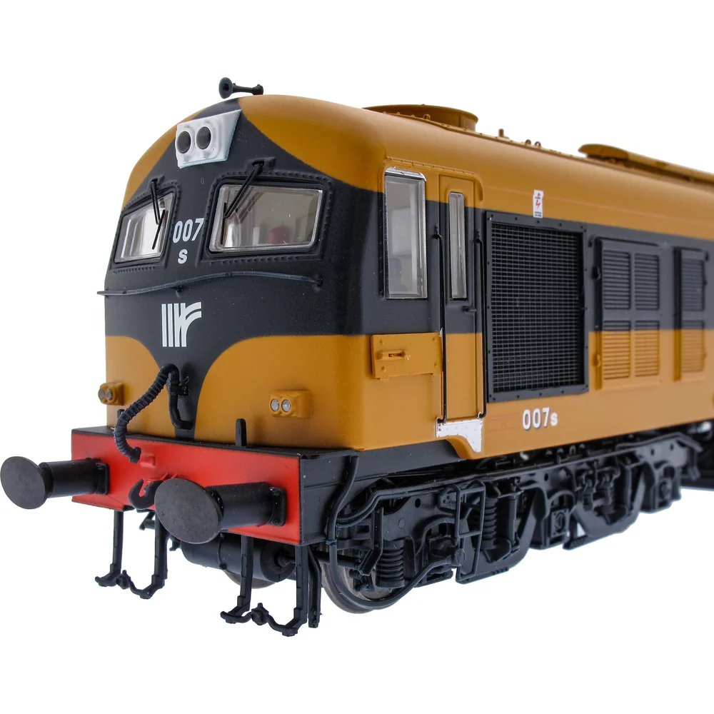 close-up-of-cab-left by Accurascale