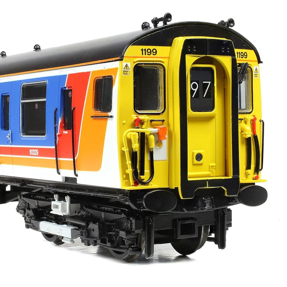 close-up-of-cab-right by Bachmann
