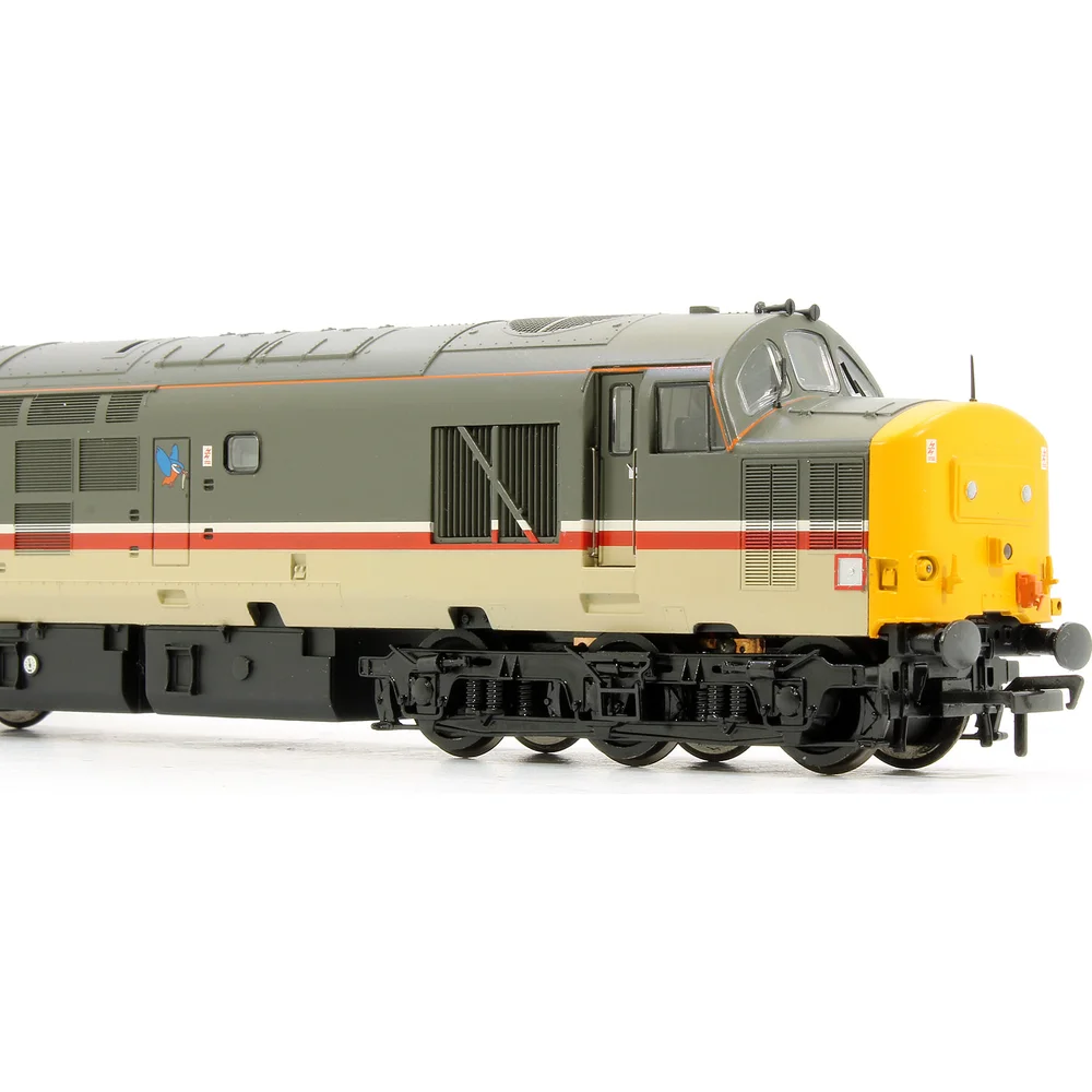 close-up-of-cab-right by Bachmann