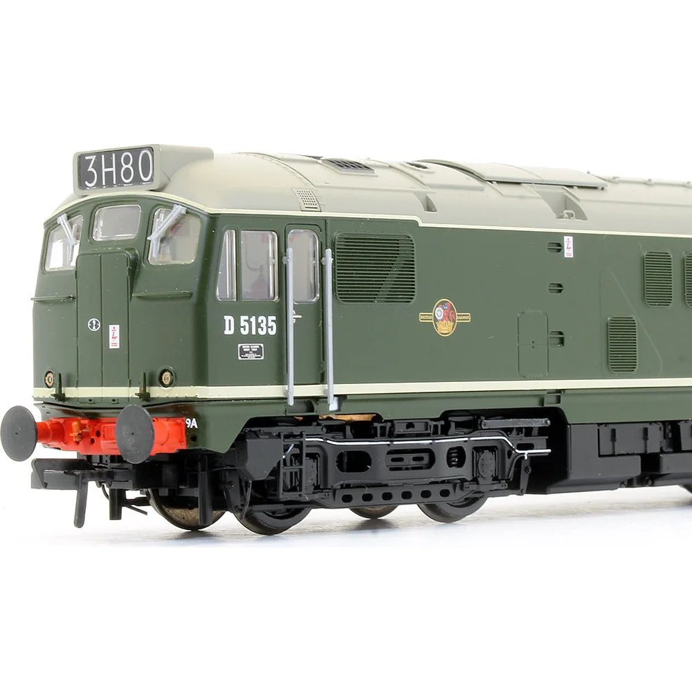 close-up-of-cab-left by Bachmann