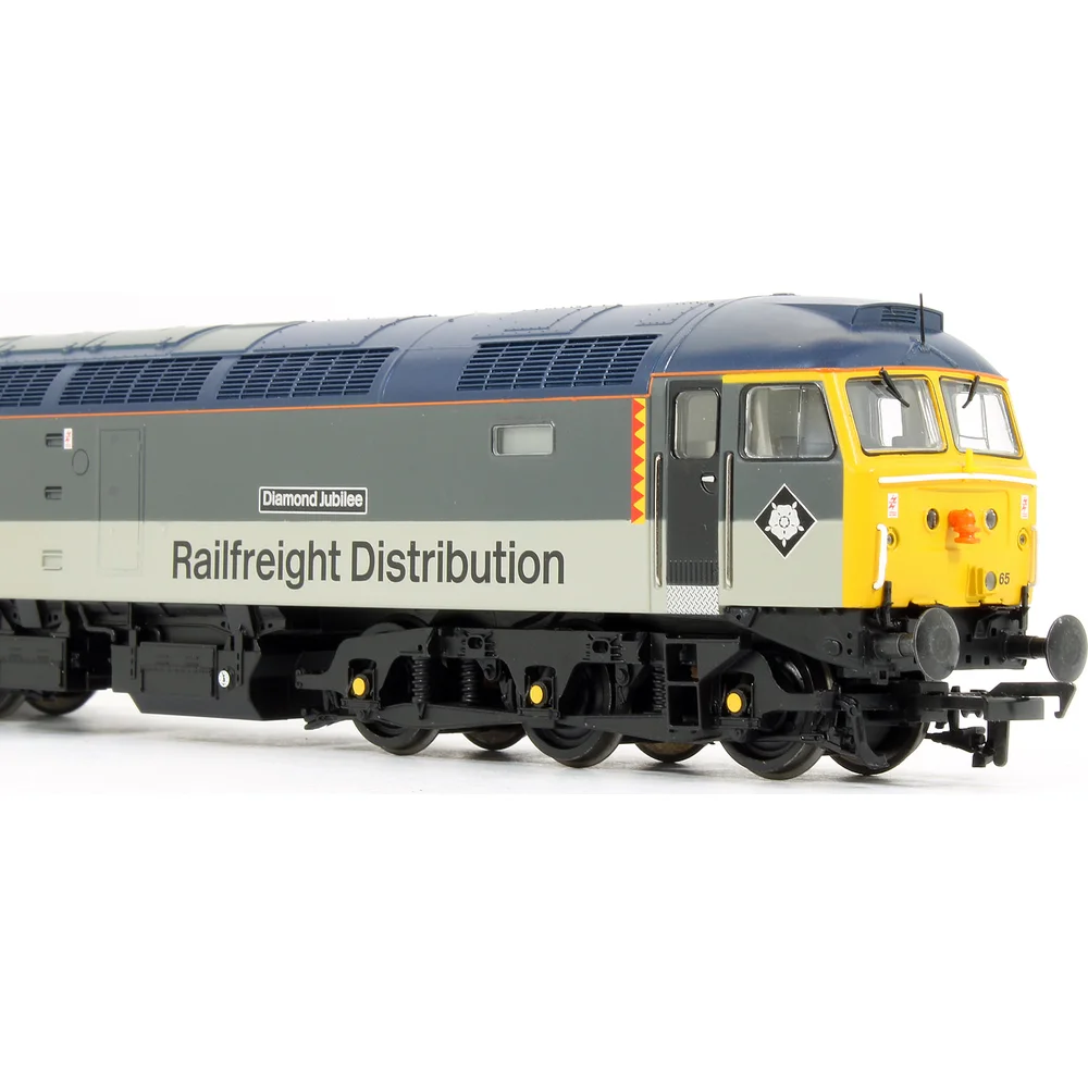 close-up-of-cab-right by Bachmann