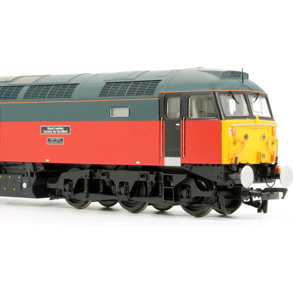 close-up-of-cab-right by Bachmann