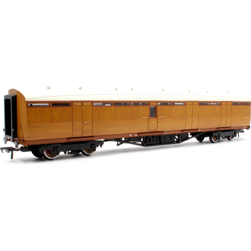 left-front-three-quarter-view by Bachmann