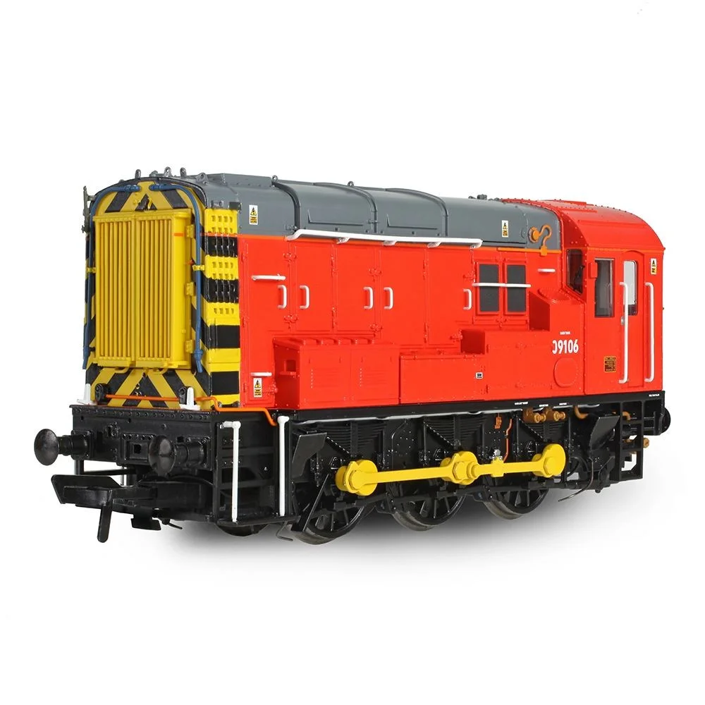 left-front-three-quarter-view by Bachmann