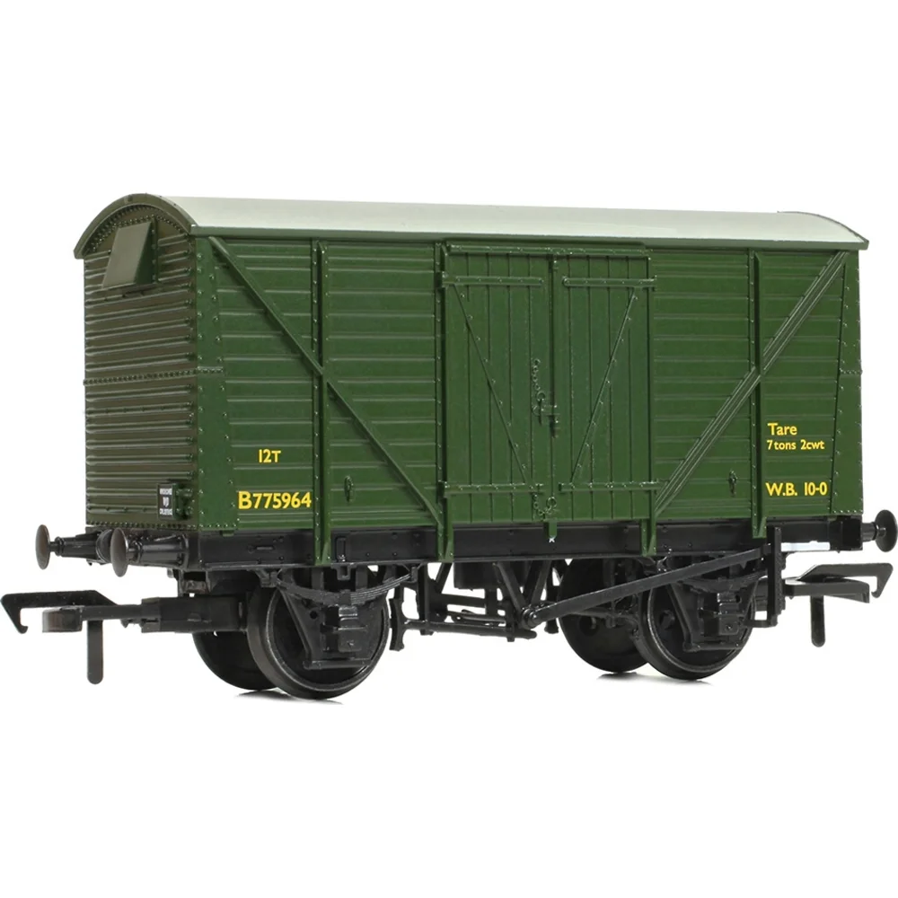 left-front-three-quarter-view by Bachmann