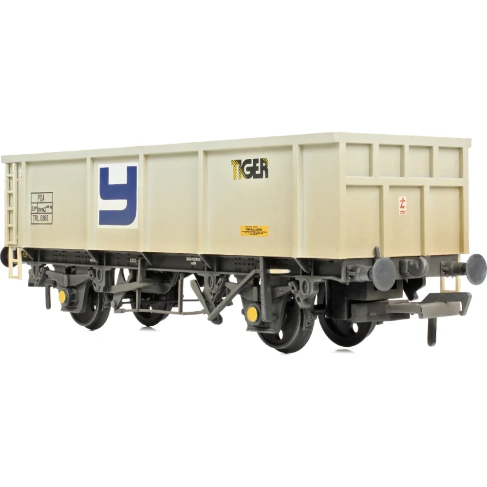 right-front-three-quarter-view by Bachmann