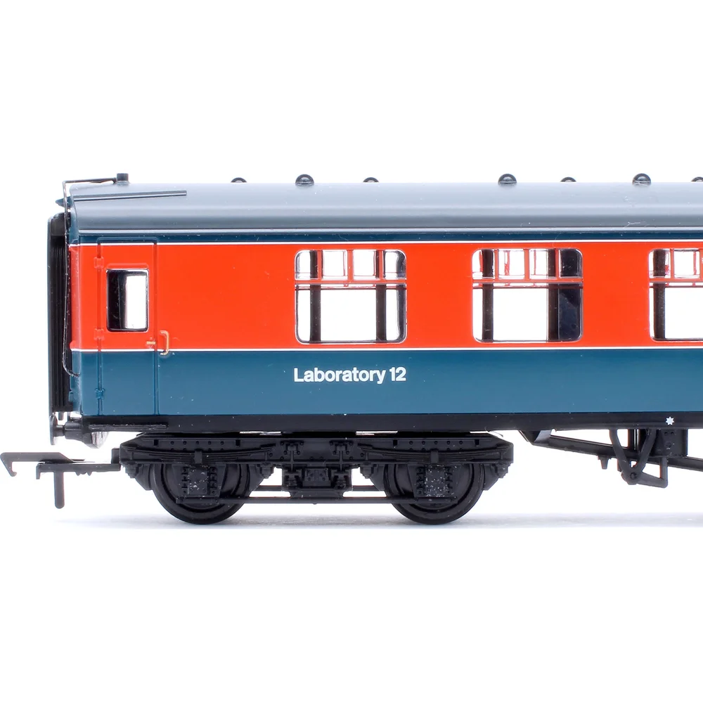 close-up-of-insignia by Bachmann