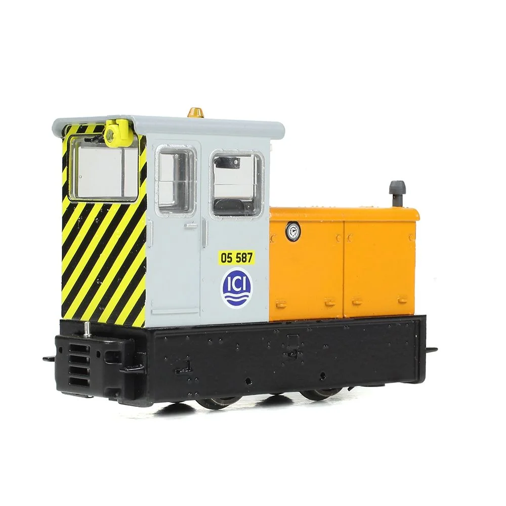 left-rear-three-quarter-view by Bachmann