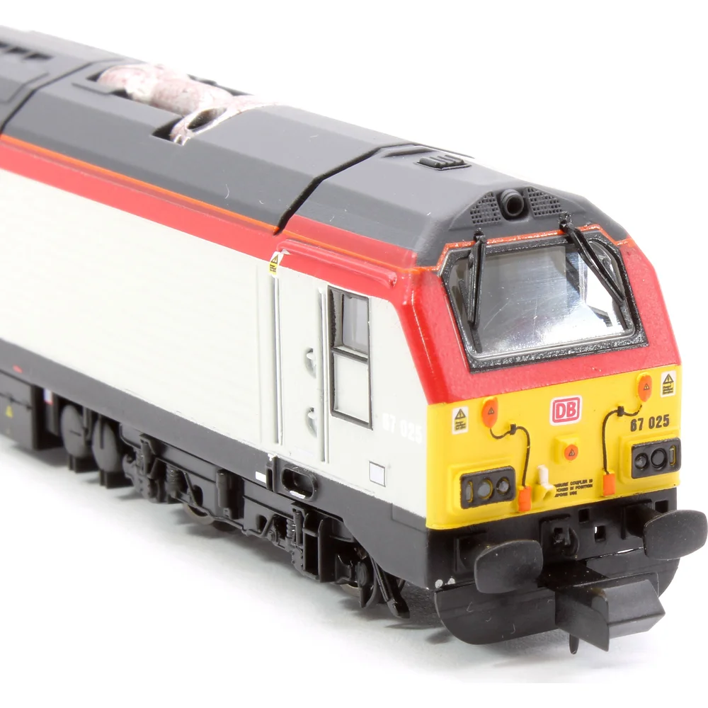 close-up-of-cab-right by Dapol