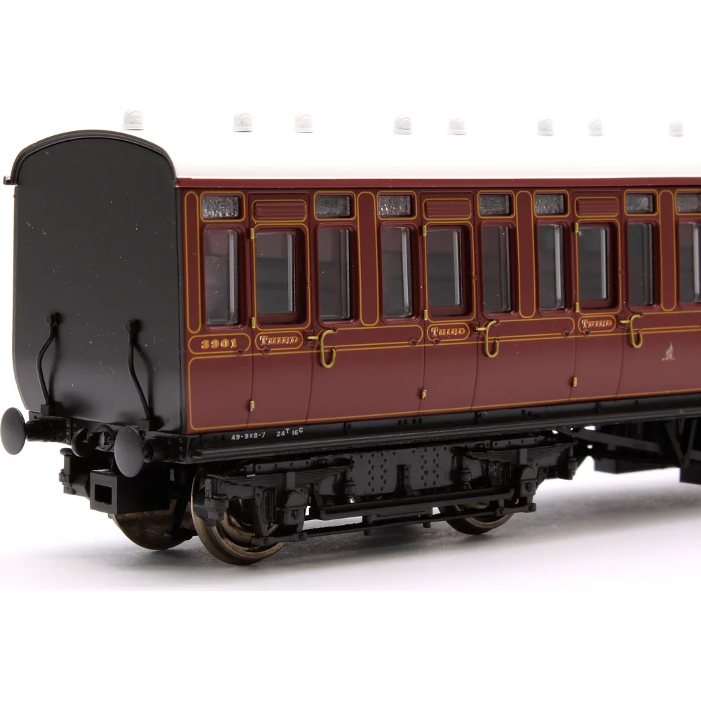 close-up-of-gangway by Dapol