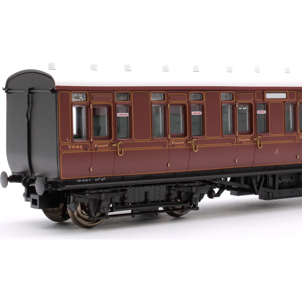 close-up-of-gangway by Dapol