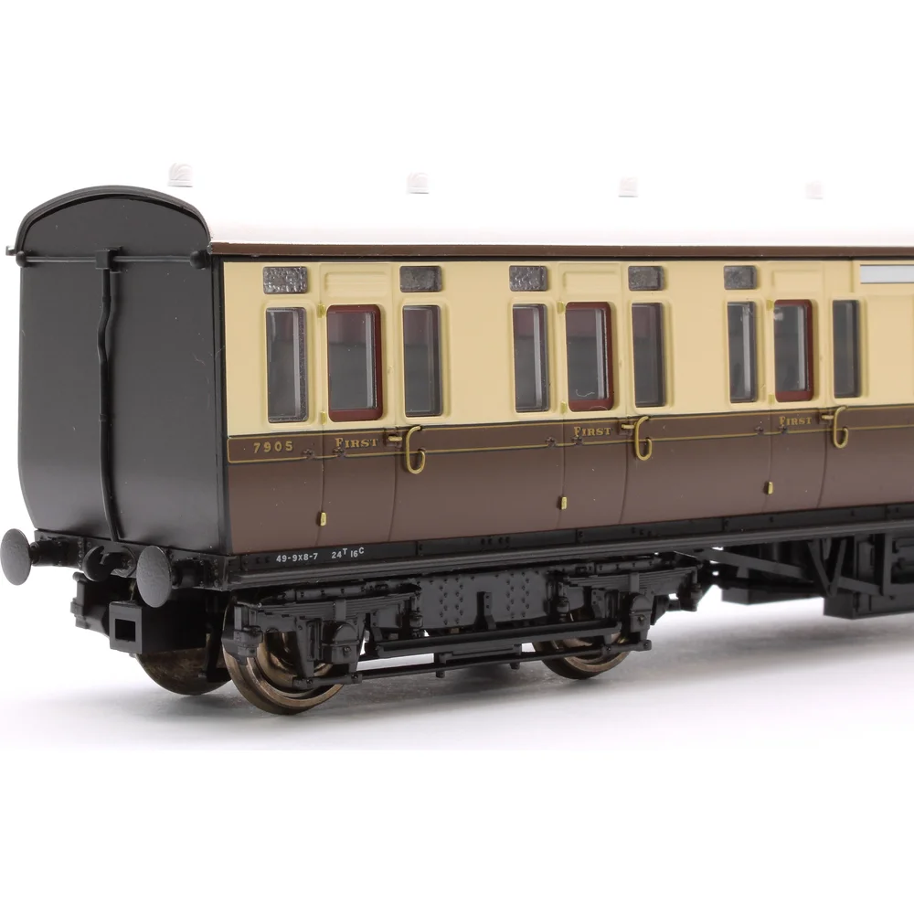 close-up-of-gangway by Dapol