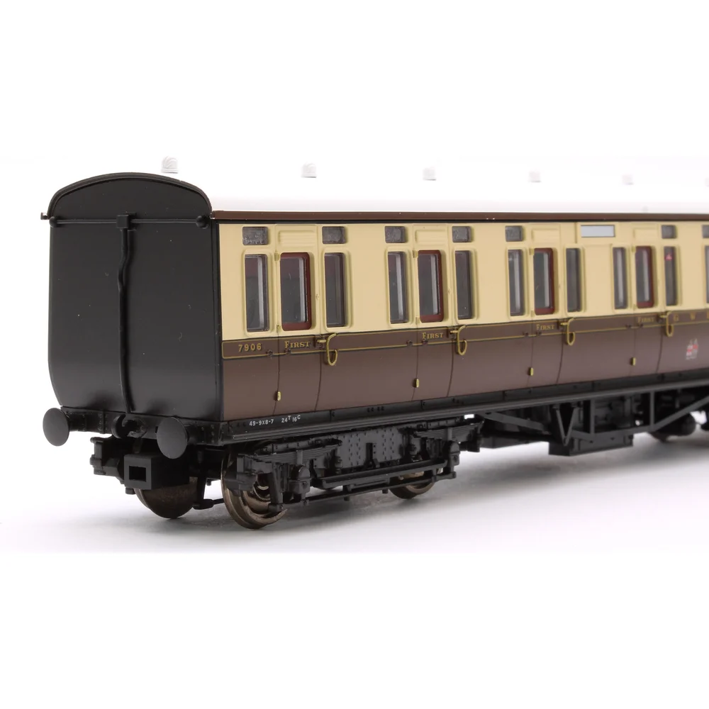 close-up-of-gangway by Dapol