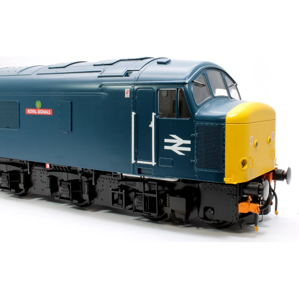 close-up-of-cab-right by Heljan
