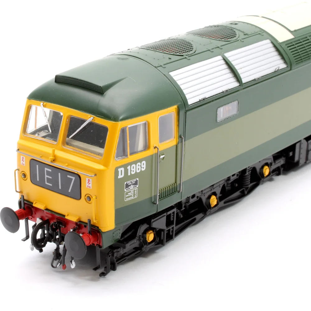 close-up-of-cab-left by Heljan