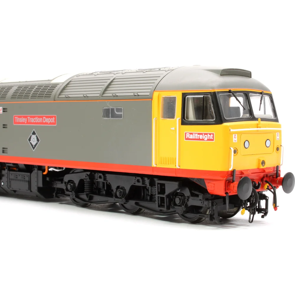 close-up-of-cab-right by Heljan