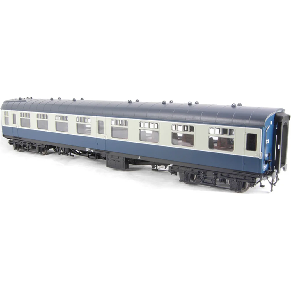 right-front-three-quarter-view by Heljan