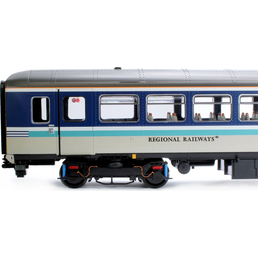 close-up-of-insignia by Heljan