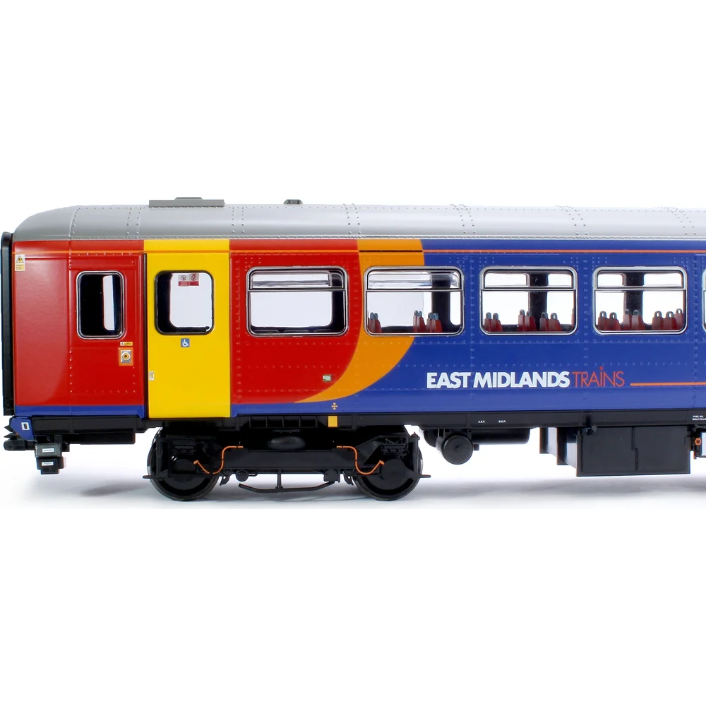 close-up-of-insignia by Heljan