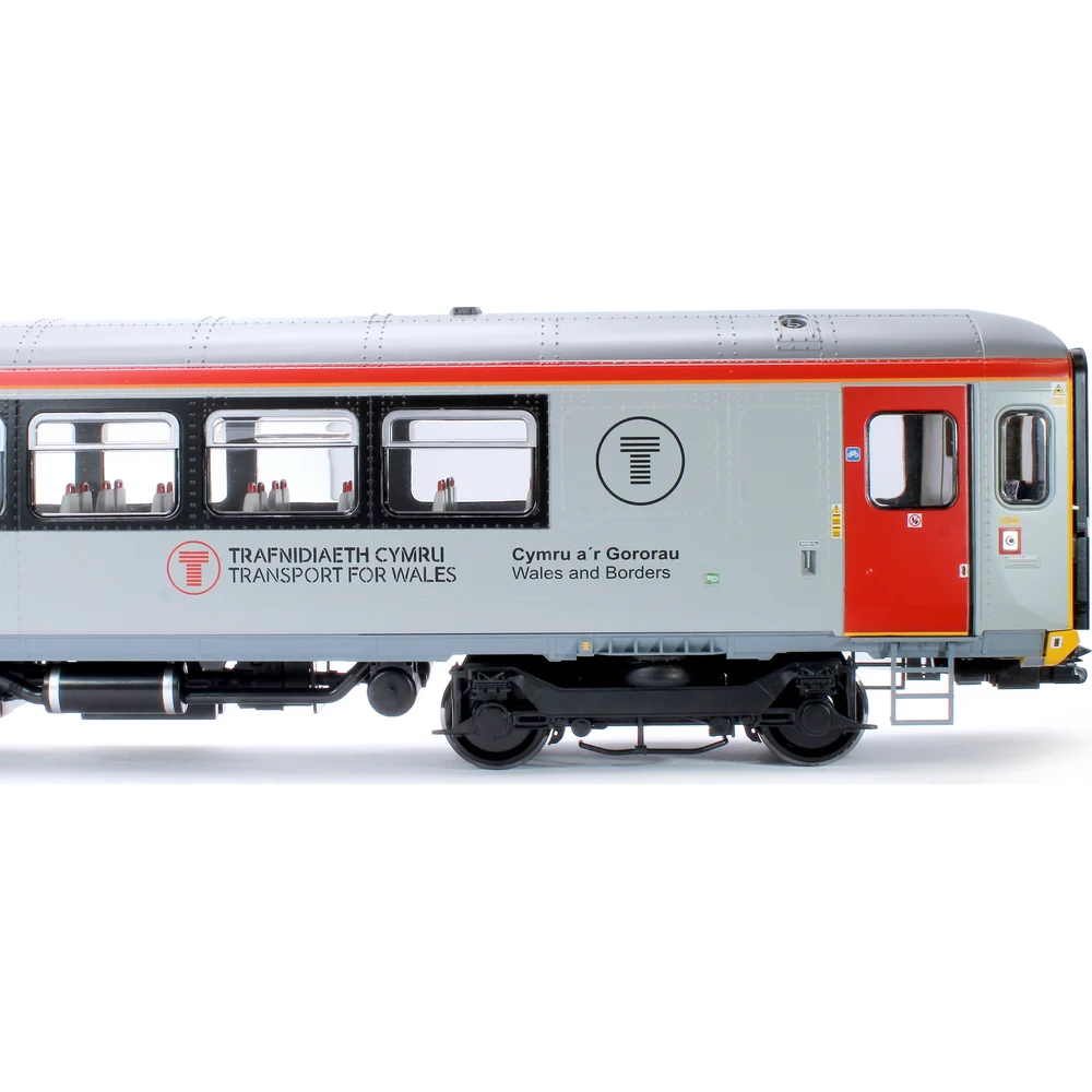 close-up-of-insignia by Heljan