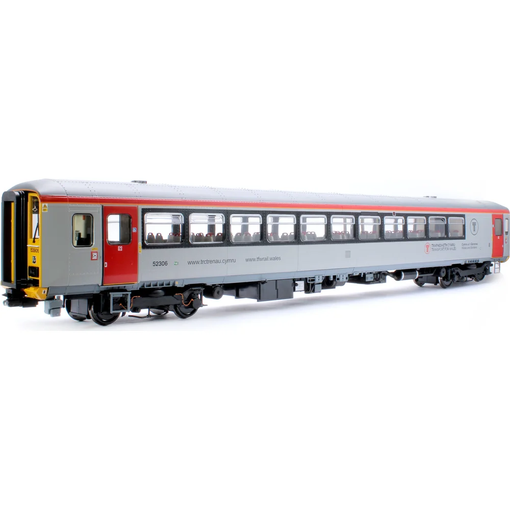 left-rear-three-quarter-view by Heljan