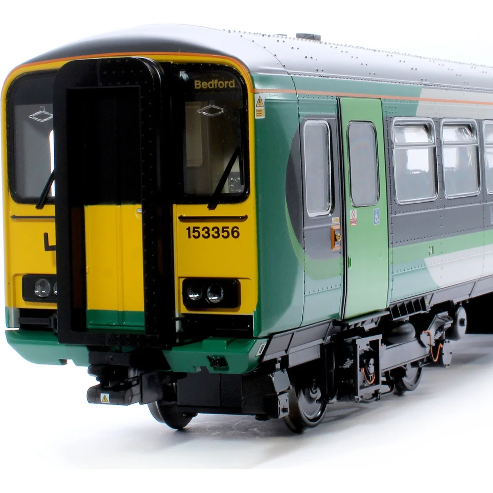 close-up-of-cab-left by Heljan