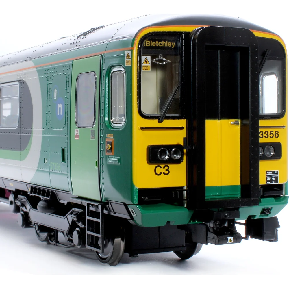 close-up-of-cab-right by Heljan