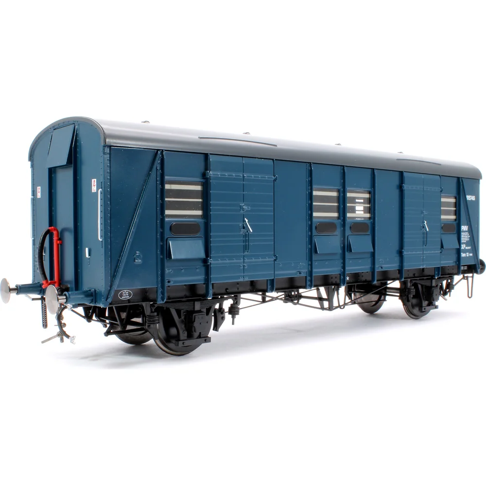 left-rear-three-quarter-view by Heljan