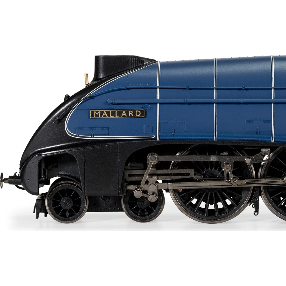 close-up-of-nameplate by Hornby