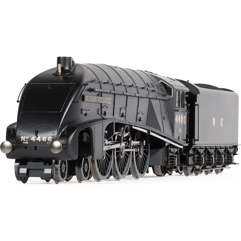 left-front-three-quarter-view by Hornby