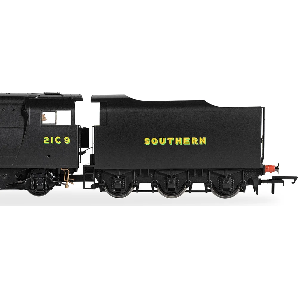 close-up-of-tender by Hornby