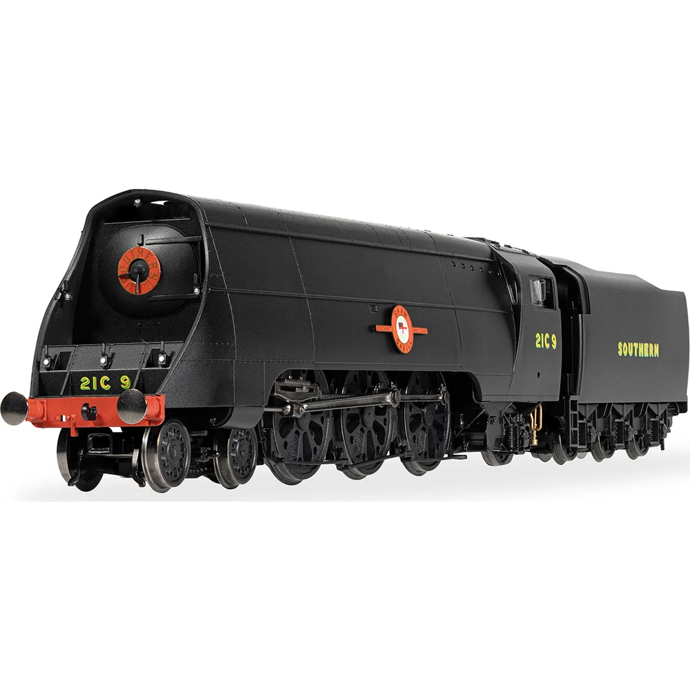 left-front-three-quarter-view by Hornby