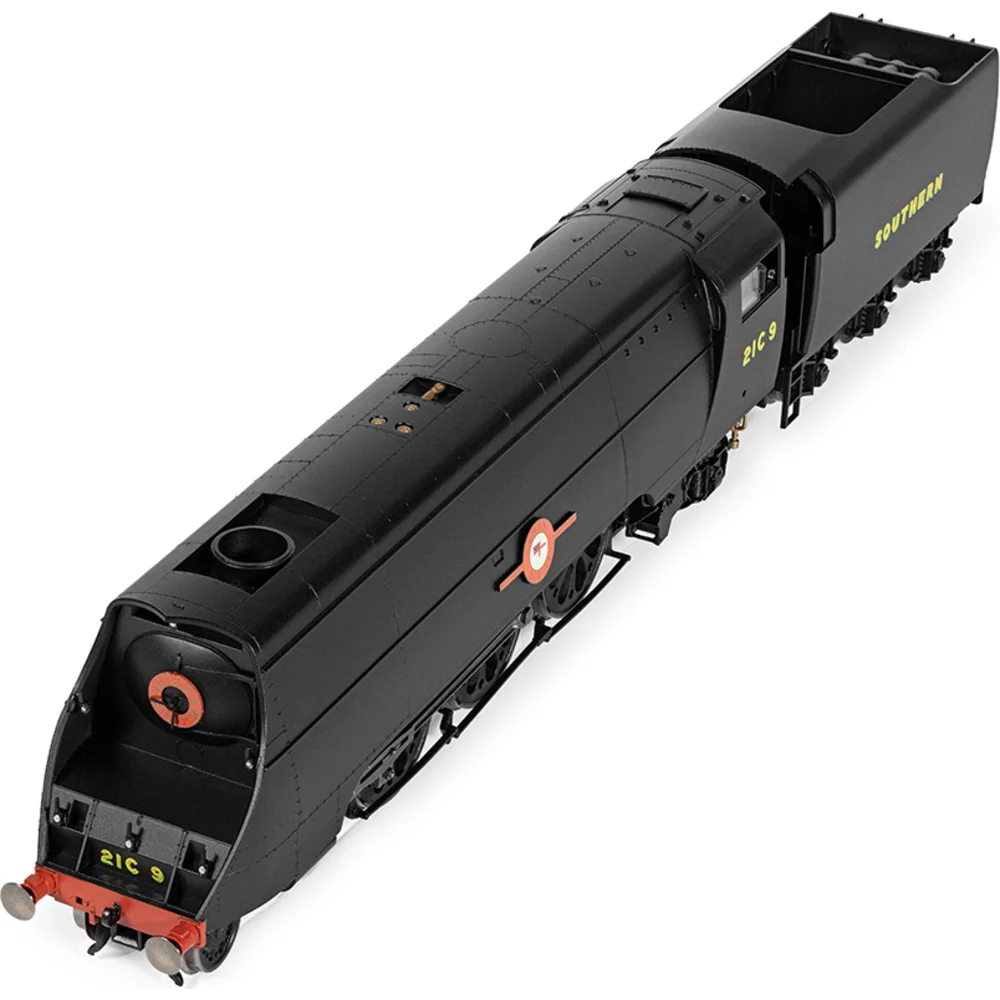 overhead-chassis-detail-view by Hornby