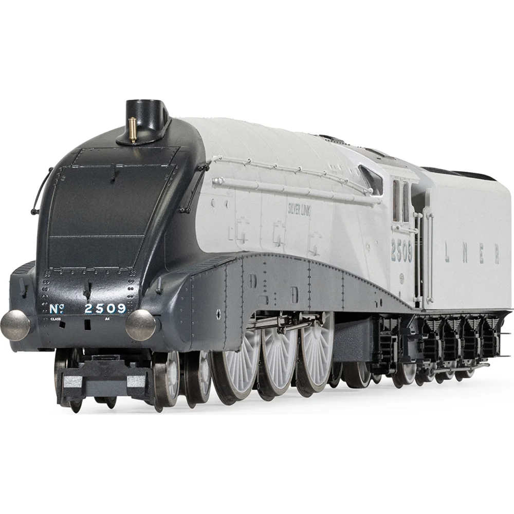 left-front-three-quarter-view by Hornby